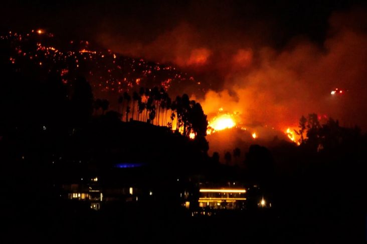 Pemerintah negara bagian California, Amerika Serikat (AS), tengah berjuang keras untuk mengatasi kebakaran yang melanda Los Angeles.